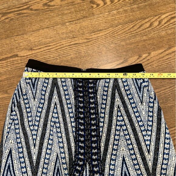 NWNT BCBGMaxAzria Jane Blue Chevron Print Two-Level tribal print skirt Blue XS - Picture 5 of 8